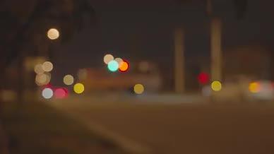 城市夜景梦幻朦胧光斑车灯实拍视频的预览图